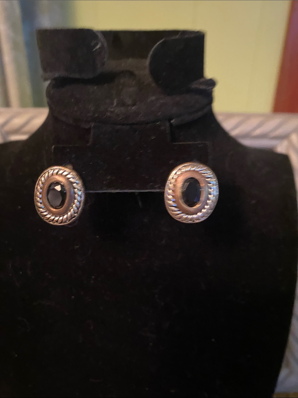 Vintage Two Tone Black Cabochon Stud Earrings Rope Border